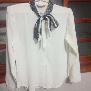 Áo sơ mi cột nơ ren