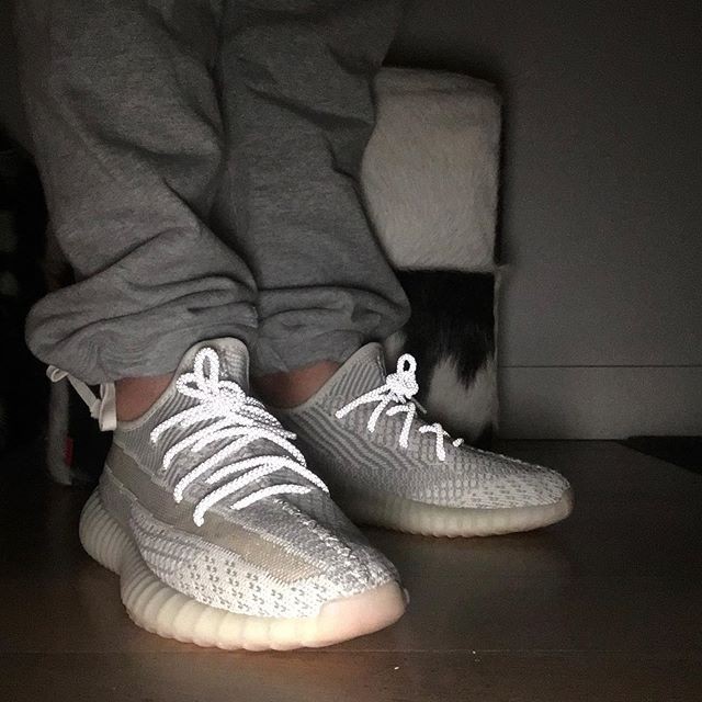 YEEZY 350 V2 LUNMARK