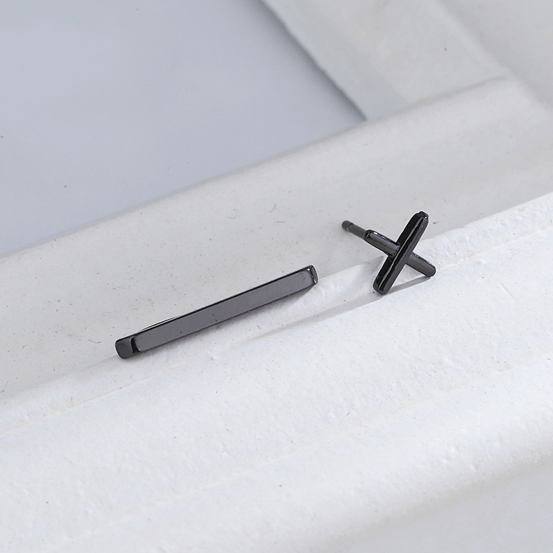 1 cặp - Bông tai đen 2 bên khác nhau