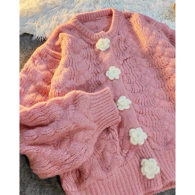 Áo khoác chất len bông cút cánh hoa.