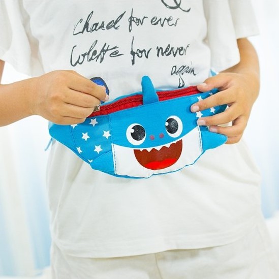 Túi đeo chéo hình cá mập