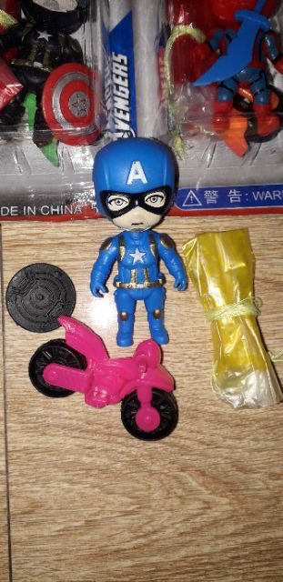 Bộ Siêu anh hùng nhảy dù và các phụ kiện đi kèm bằng nhựa rất đẹp