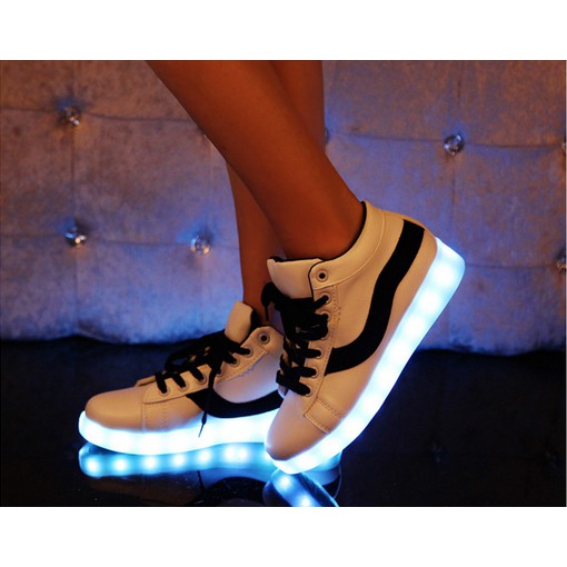 Giày phát sáng cao cổ vạch cong màu đen phát sáng 7 màu 11 chế độ đèn led cực đẹp | BigBuy360 - bigbuy360.vn