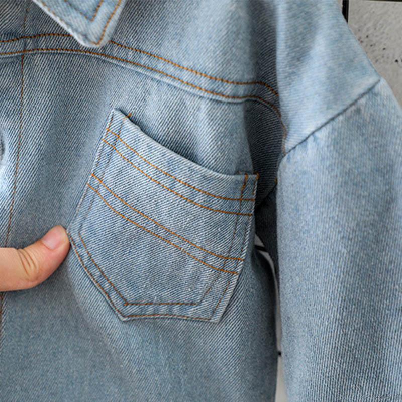 Áo khoác jeans in chữ thời trang cho bé
