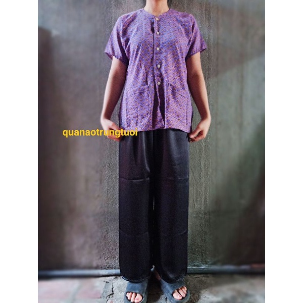 Bộ áo bà ba vải đũi hoa quần lụa đen cho bà già