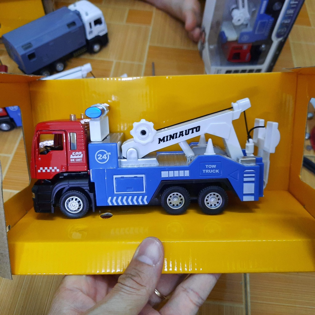 Xe ô tô cảnh sát cứu hộ mô hình tỉ lệ 1:50 đầu xe bằng sắt có âm thanh và đèn mở được cửa xe