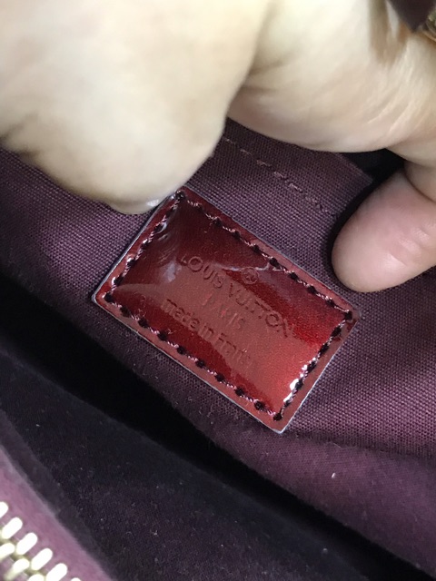 Túi màu đỏ mận