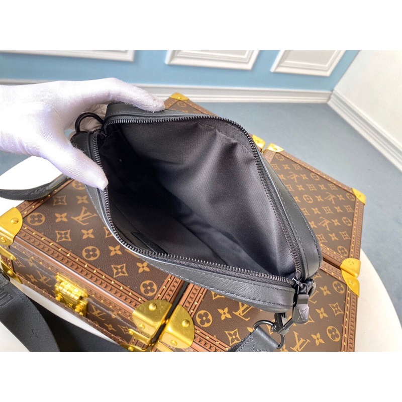 Túi đeo chéo nam da thật dập vân chữ thương hiệu Louis Vuitton LV cao cấp