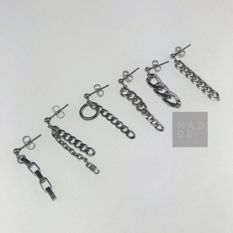 Chiếc khuyên tai thép / unisex