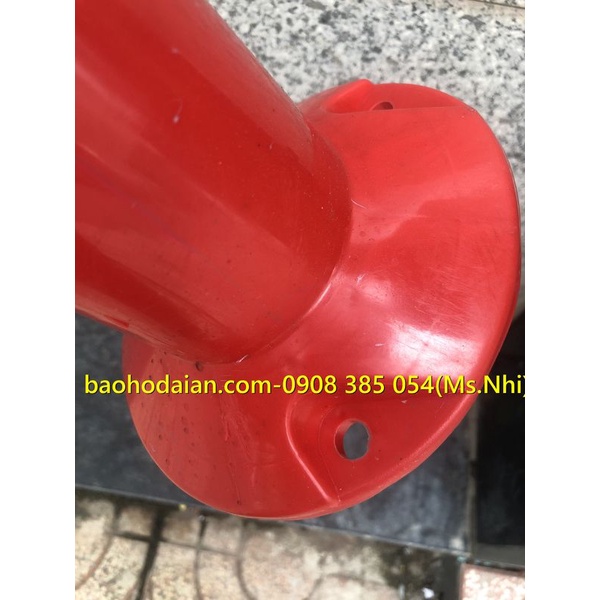 Cọc tiêu hình trụ phản quang cao 67cm
