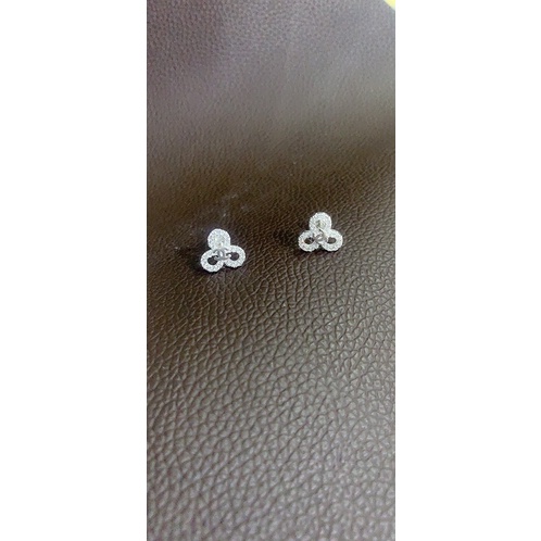 Khuyên tai 3 cánh nhị chữ c nhỏ bạc chuẩn đẹp