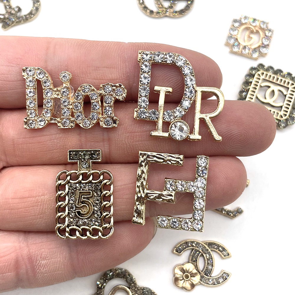 Kim loại kim cương 1pcs Thời trang Thương hiệu Logo shoe charms Jibbitz diy decorate Dép xăng đan accessories Crocs Quà tặng khóa giày nữ