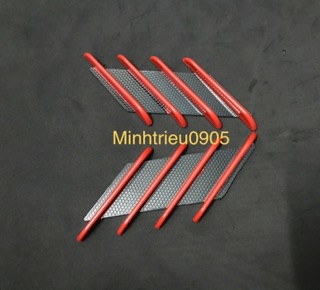 Mèo cào nhựa dán xe