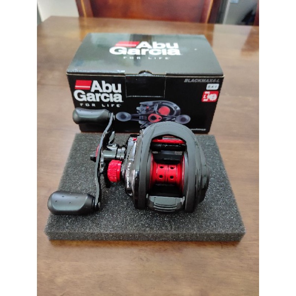 Máy câu ngang Abu Garcia Black Max 4 tay trái (New 2021)