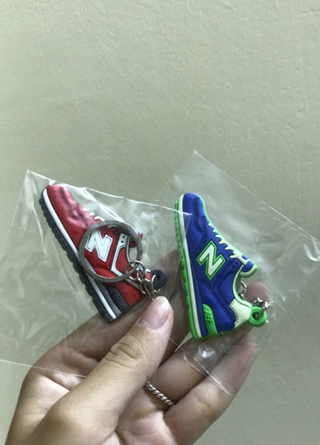 Móc khoá giày sneaker