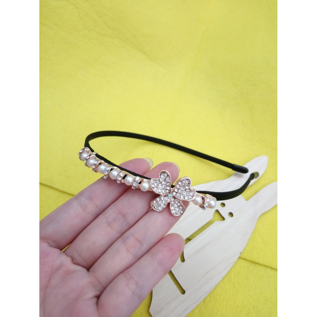 cài tóc thời trang đính hạt siêu sang. mẫu y hình vì hình shop tự chụp nha các bạn. ở ngoài lấp lánh hơn trong hình luôn