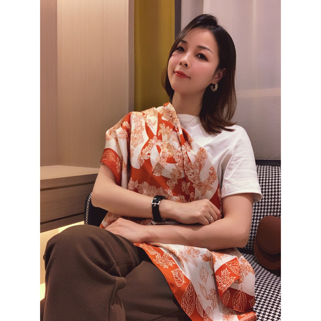 Khăn Choàng Lụa Hình Vuông