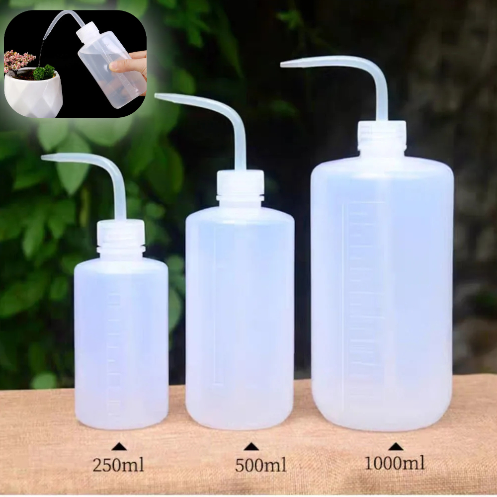 1 Bình Tưới Cây Dạng Bóp Có Vòi Dài Dung Tích 250ML / 500ML
