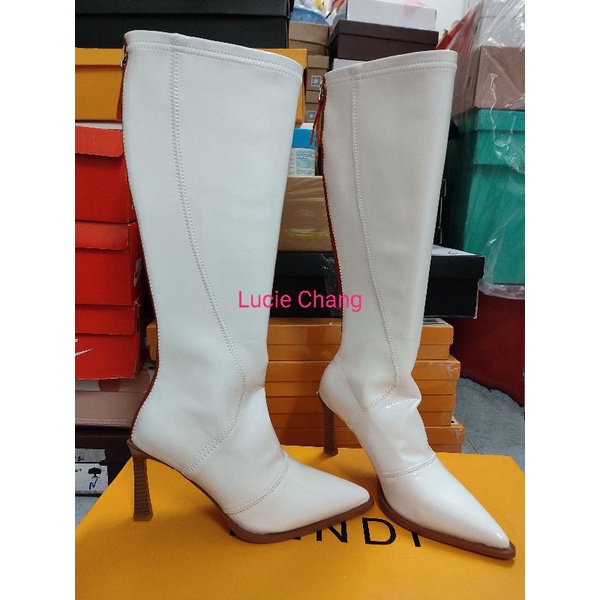 Boots gối Fendii cao da bóng mềm mũi nhọn cực đẹp trắng đen có size 39 nhé (chat trước check size(