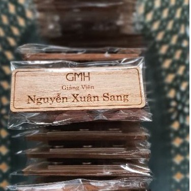 Bảng tên nhân viên gỗ