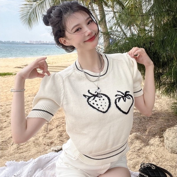 【Hana and Alice】 Áo Thun Tay Ngắn Dệt Kim Vải Lụa Lạnh Thêu Hình Dâu Tây Dễ Thương