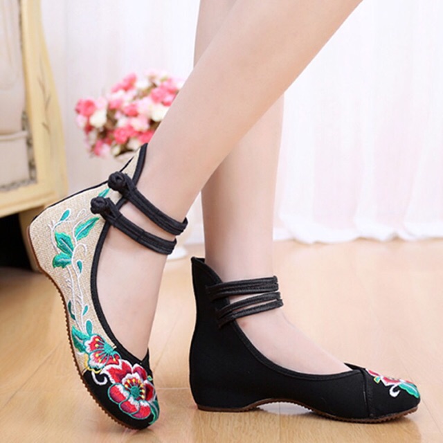 Giày vải thêu hoa ( có sẵn 1 e đỏ size 35,36,36,40. Đen size 38,39) | BigBuy360 - bigbuy360.vn
