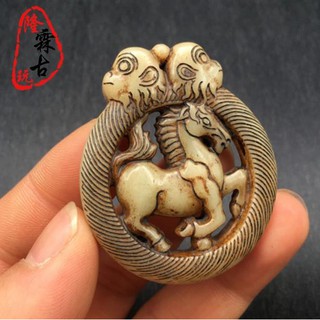 Mặt dây chuyền hình chú ngựa bằng ngọc bích đẹp mắt