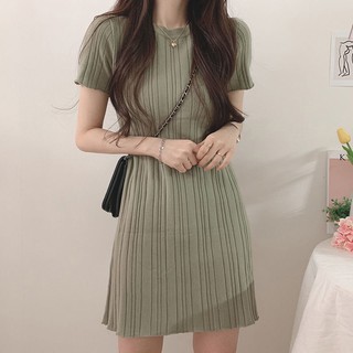 váy len mỏng cổ tròn