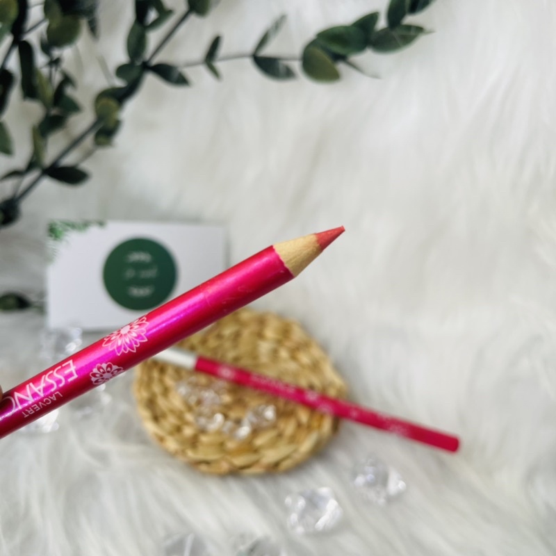 Chỉ kẻ môi Essence màu hồng
