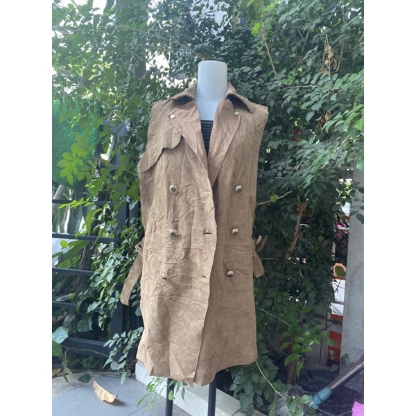 áo khoát da lộn màu nâu sát nách hàng si