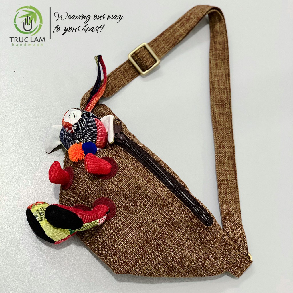 Túi Bao Tử Đeo Chéo Vải Gai Gắn Thú Nhồi Bông Ngộ Nghĩnh  - Trúc Lâm Handmade
