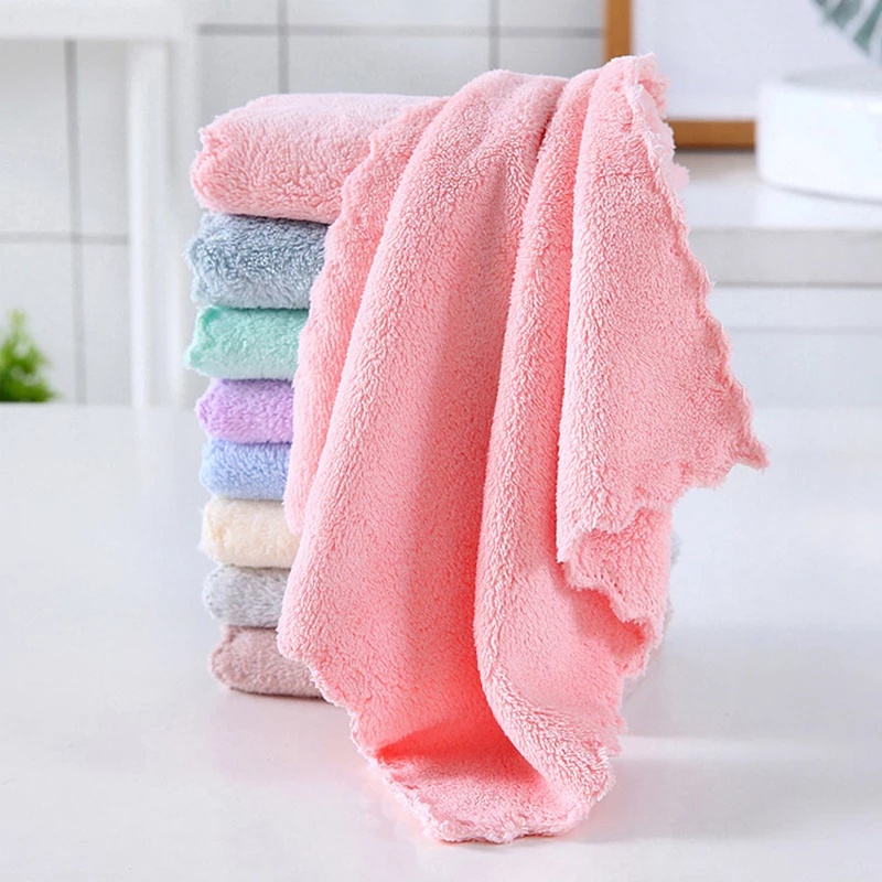 Khăn Nhung Hình Gấu Sáng Tạo Kèm Túi Đựng Cho Khách Dự Tiệc Cưới