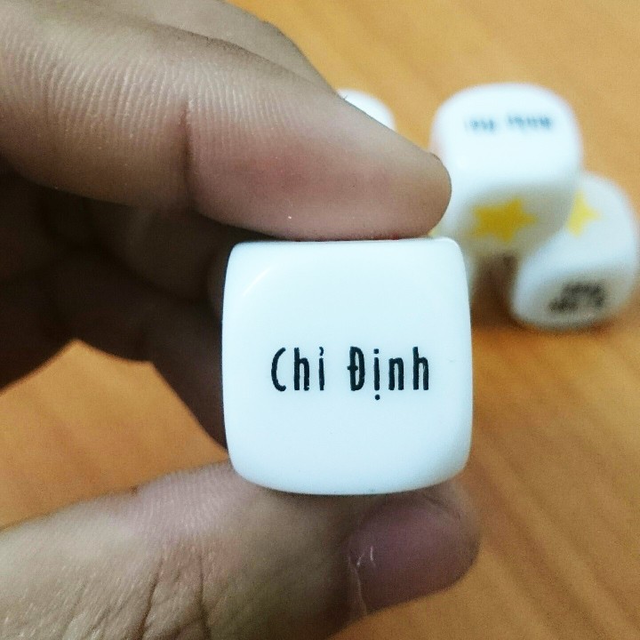 Xí Ngầu uống bia rượu