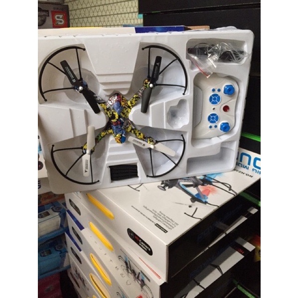 Flycam Máy bay điều khiển màu rằn ri tự động cân bằng - biểu diễn nhào lộn trên không trung