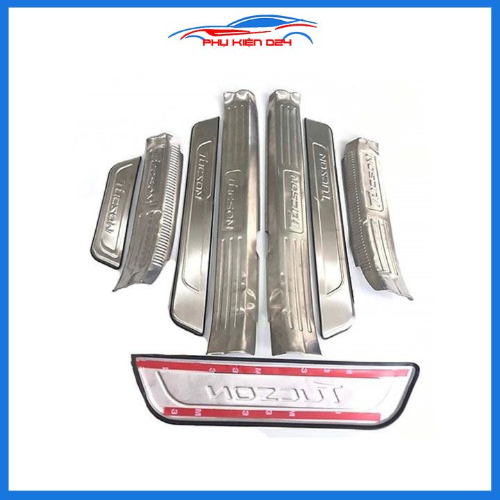 Bộ ốp bậc cửa trong ngoài nẹp bước chân Tucson 2016-2017-2018-2019-2020-2021-2022 Inox chống trầy trang trí xe