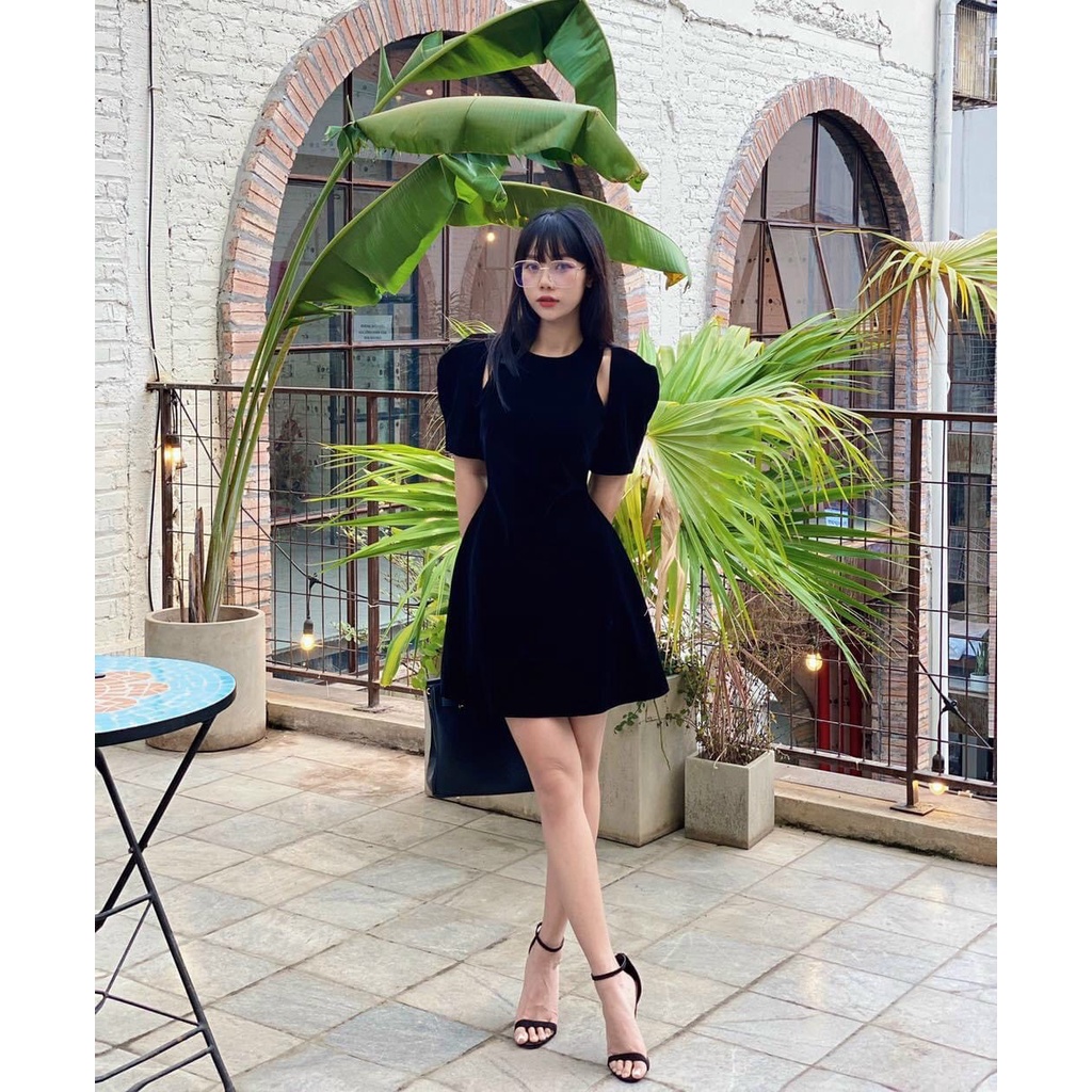 Đầm Nhung Khoét Vai Cực Xinh - D0477