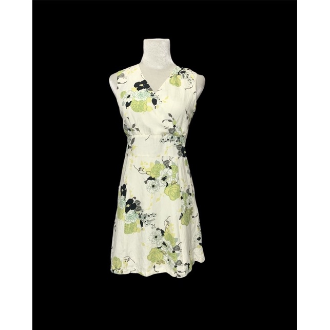 Đầm linen hoa chéo ngực xoè nhẹ