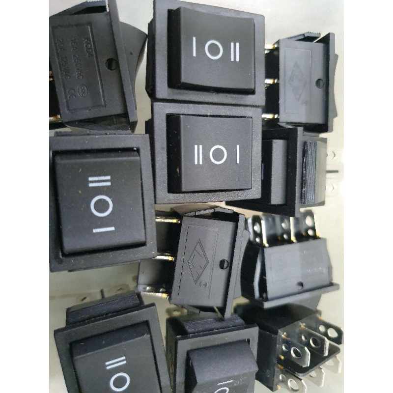 2 chiếc công tắc loa kéo to