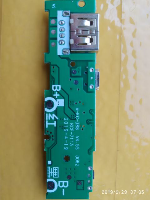 Hộp chế tạo pin sạc dự phòng 4 cell 18650