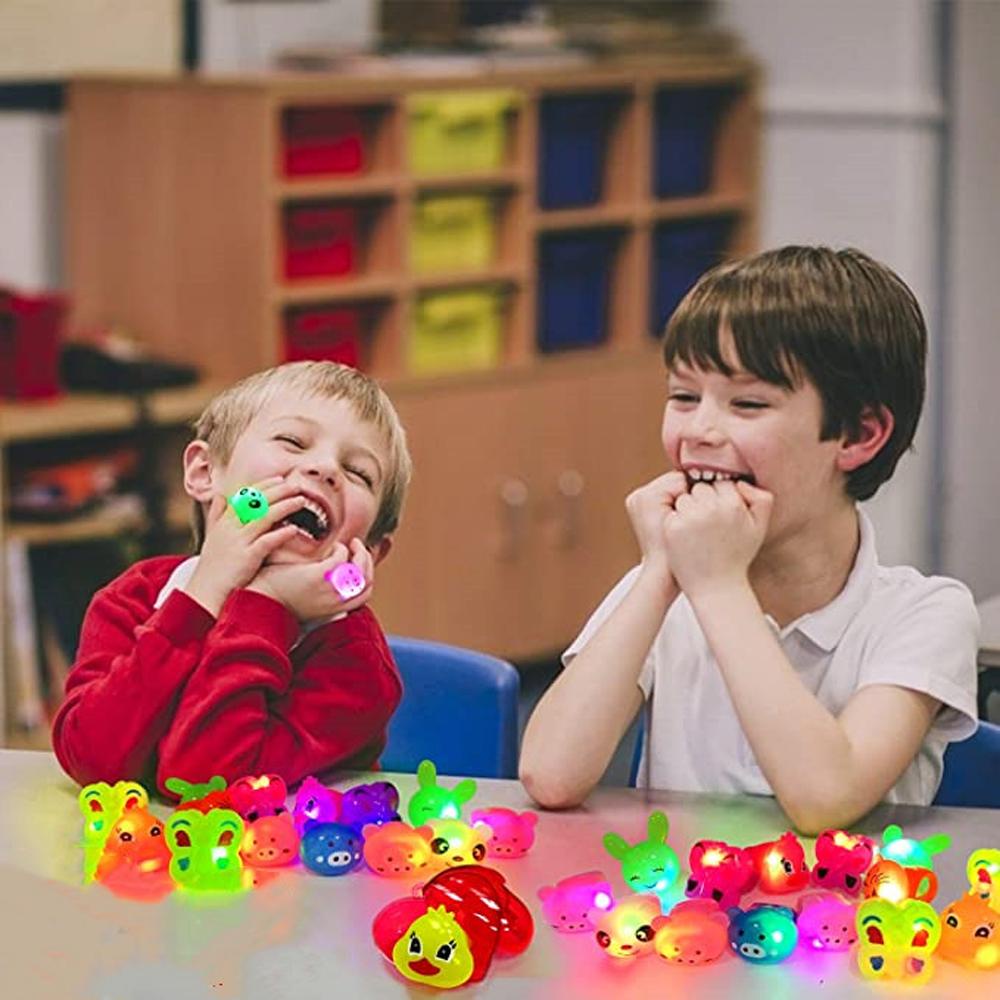 Taylor1 Nhẫn Đeo Tay Có Đèn LED Phát Sáng Trong Bóng Tối Cho Bé