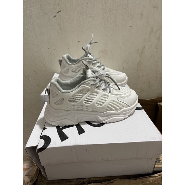 giày thể thao bé gái bé trai sz 31-37( người lớn bon chen được sz 36-37)