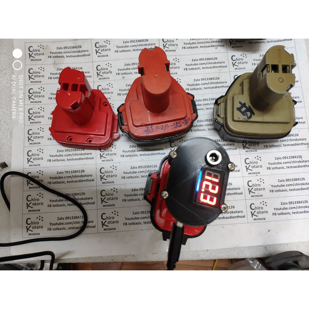 Bộ đế đa năng kiêm nguồn dự phòng 5V 3A cho điện thoại dùng pin Makita 12V NiCD đút