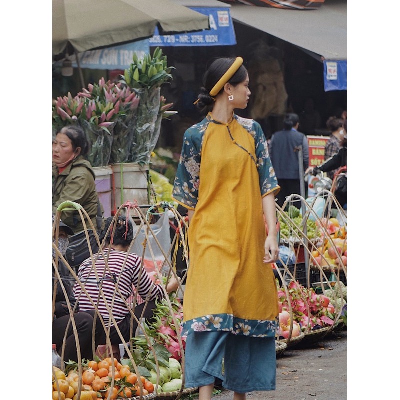 Áo Dài Thanh Liễu I - Lengdeng.Collect | Áo dài dáng suông cách tân vải đũi vàng phối voan hoa Tủ đồ của Lèng Dèng