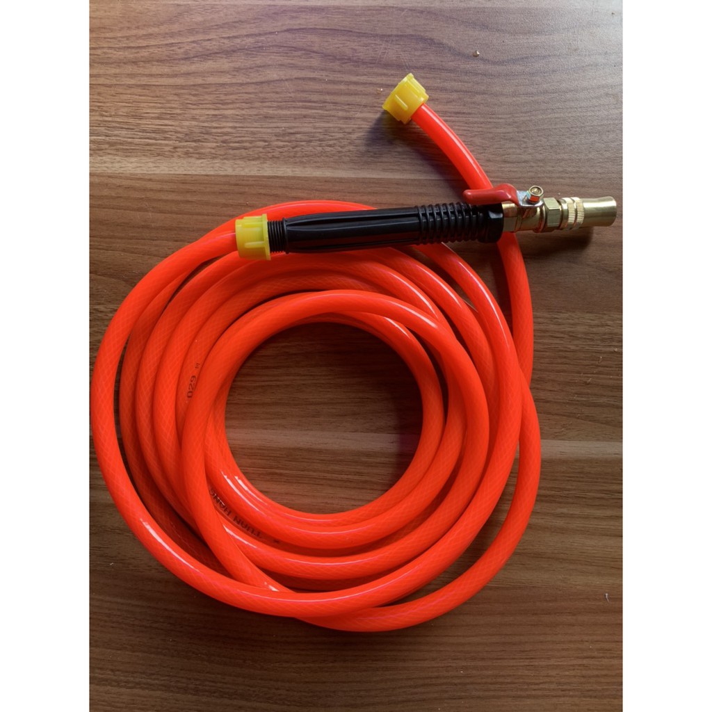 Ống dây áp lực dùng cho bơm nước 12v đường kính ống dẫn 10mm kèm 1 vòi xịt thằng đầu béc có chỉnh tia