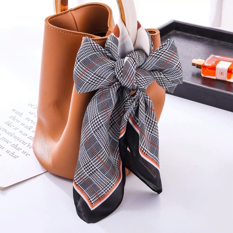 Khăn turban lụa vuông size 70x70cm in hình trái tim