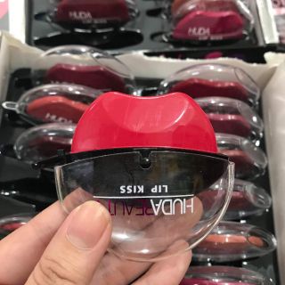Son bặm môi HUDA LIP KISS