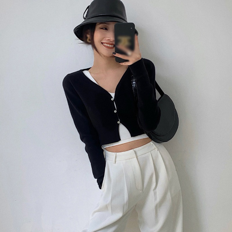 Áo Croptop Dệt Kim Tay Dài Cổ Chữ V Phối Nút Gợi Cảm Cho Nữ