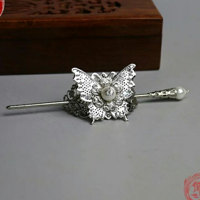 Kim quan nam nữ cổ trang màu vàg