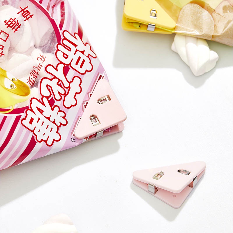 Kẹp giấy hình tam giác bằng nhựa trong suốt thiết kế dễ thương