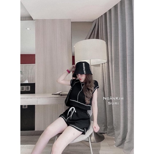 Bộ thể thao viền nổi bé gái